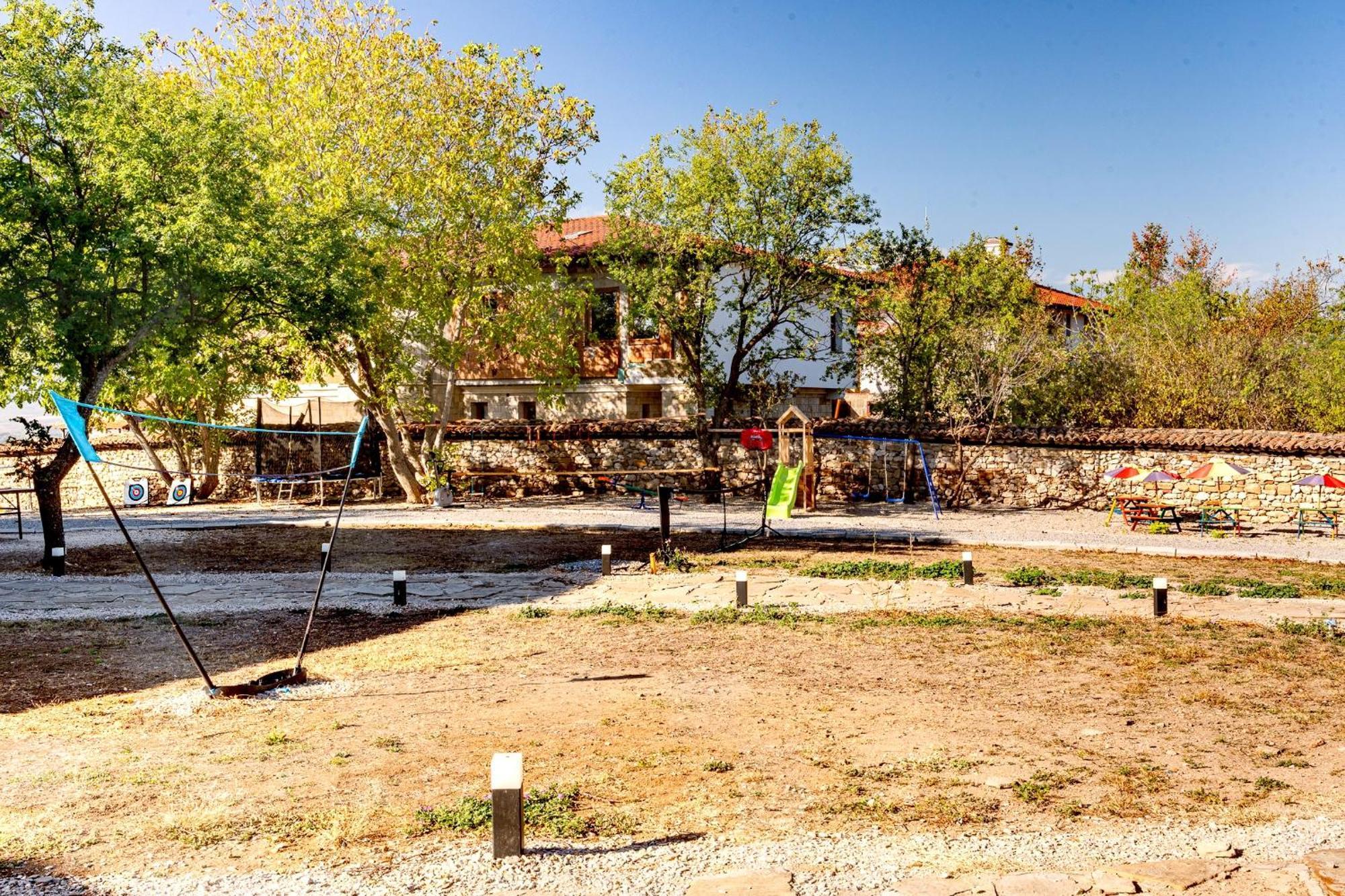 Complex Arbanashki Style-Panoramic View With Summer And Winter Terrace, Jacuzzi, Sauna, Children'S And Adult Area With Cinema Summer Arbanasi Bagian luar foto